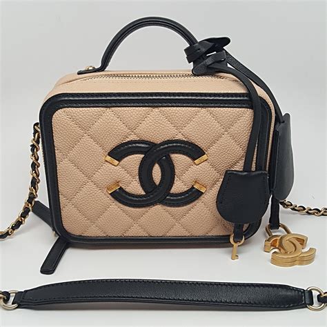 chanel vanity case beige|Chanel sac vanity price.